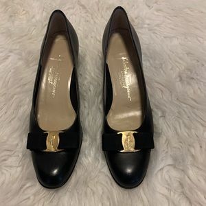 Salvatore ferragamo vara pumps